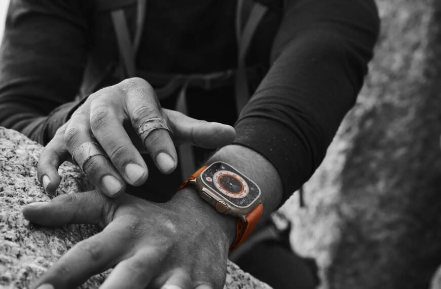 man-apple-watch